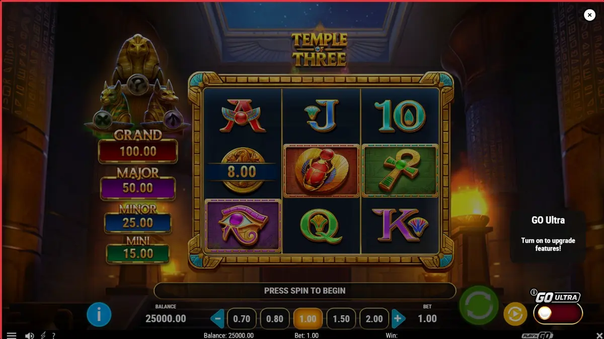 Cena de jogo do slot Temple of Three com estátuas de deuses egípcios e símbolos de ouro